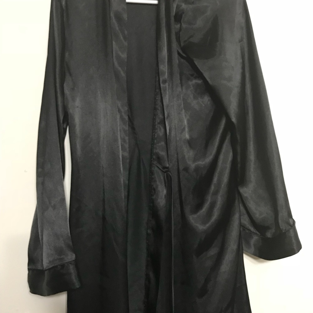 Gilligan & Omalley black robe
